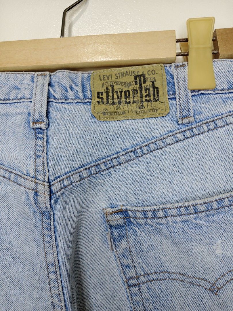 Vintage Levi's Silver Tab Jorts (Category: Shorts) located in Cabuyao City. Submitted by vsion.archives8 (Listing ID 1462418564, Image 3). Description: Vintage Levi's Silver Tab Baggy Jorts Good condition Issue: Stains and scratches Missing Tag Waist: 29 Length: 23 Hem: 10.5 Location: Cabuyao, Laguna 🏷️550.