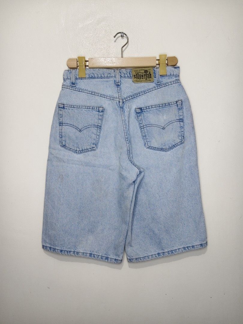 Vintage Levi's Silver Tab Jorts (Category: Shorts) located in Cabuyao City. Submitted by vsion.archives8 (Listing ID 1462418564, Image 1). Description: Vintage Levi's Silver Tab Baggy Jorts Good condition Issue: Stains and scratches Missing Tag Waist: 29 Length: 23 Hem: 10.5 Location: Cabuyao, Laguna 🏷️550.