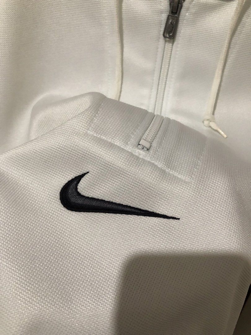 Vintage Nike Jacket 90’s (Category: Coats, Jackets and Outerwear) located in Pozorrubio. Submitted by iy4dikz (Listing ID 1462393212, Image 3). Description: For Sale! Vintage Nike Jacket 90’s Color: Off White Length: 28 Width: 24 Sleeves: 21 Excellent E No Issue ₱700 + SF Location📍Pangasinan .