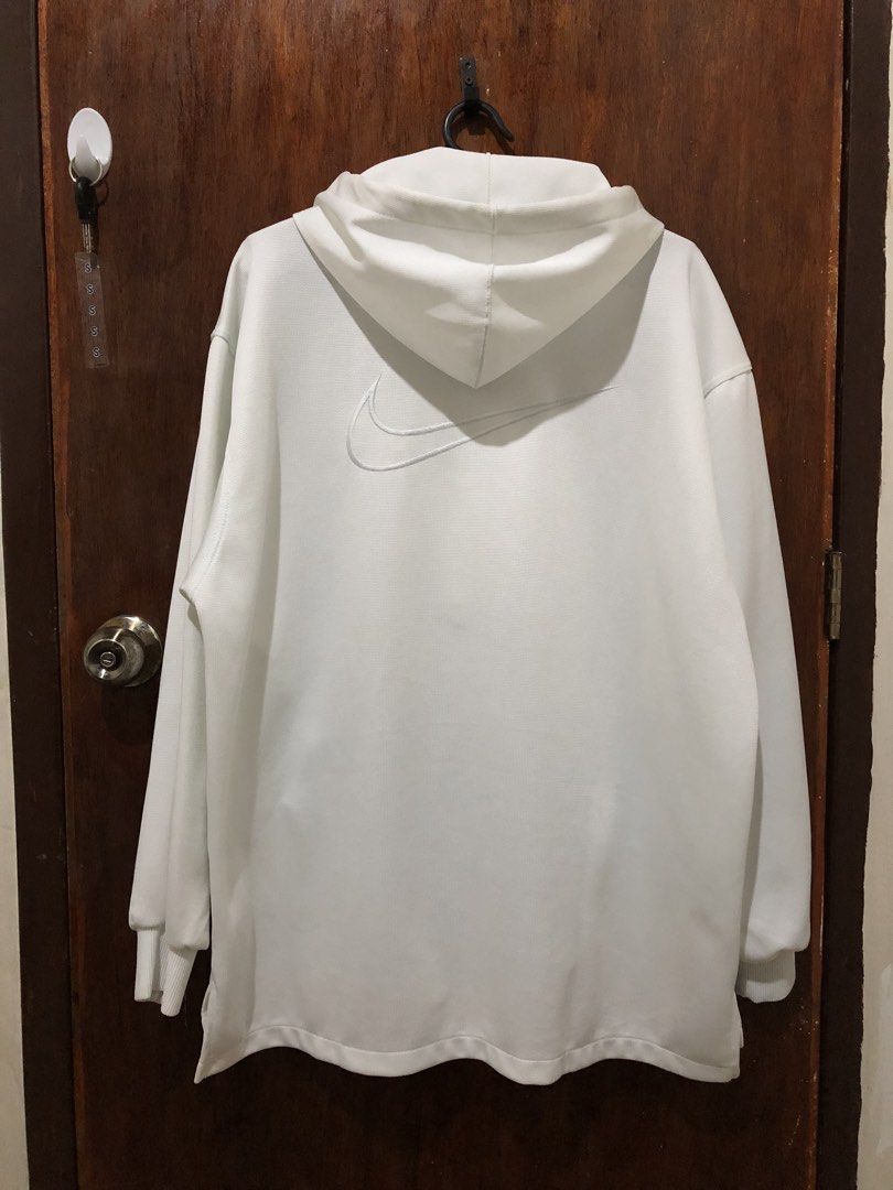 Vintage Nike Jacket 90’s (Category: Coats, Jackets and Outerwear) located in Pozorrubio. Submitted by iy4dikz (Listing ID 1462393212, Image 2). Description: For Sale! Vintage Nike Jacket 90’s Color: Off White Length: 28 Width: 24 Sleeves: 21 Excellent E No Issue ₱700 + SF Location📍Pangasinan .