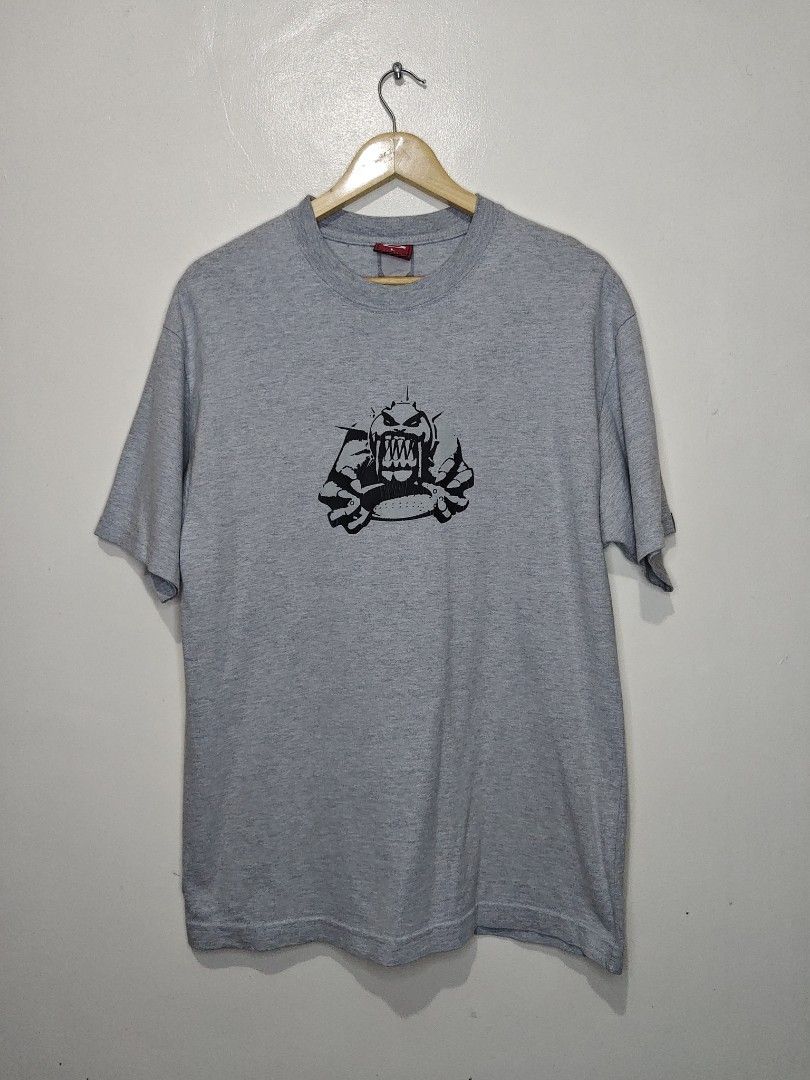 Vintage Oakley Software Monster Dog (Category: Tshirts & Polo Shirts ) located in Cabuyao City. Submitted by vsion.archives8 (Listing ID 1462418840, Image 1). Description: Vintage Oakley Software Monster Dog Excellent condition Issue: Hairlines Size Large Width: 20.5 Length: 29 Location: Cabuyao, Laguna 🏷️4,000 php.