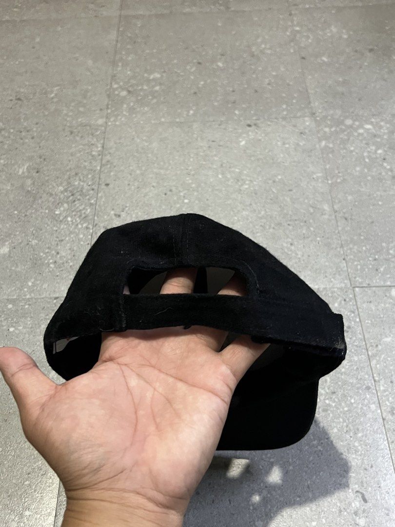 Vintage Planet Hollywood (Category: Caps & Hats) located in Pagadian. Submitted by chiccsilog (Listing ID 1462357874, Image 3). Description: excellent condition 9.5/10 color rate osfa no issues.