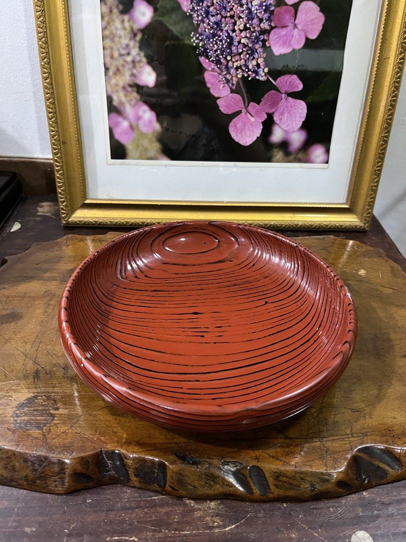 Vintage Red Lacquer Serving Bowl with Black Lines (Category: Dinnerware & Cutlery) located in Taguig. Submitted by minmin_parker (Listing ID 1462400286, Image 2). Description: - Vintage red lacquer serving bowl - Unique wood grain pattern with black line details - Ideal for serving snacks or as a decorative piece - Shows some signs of wear consistent with age - Approximately 8 inches in diameter - Adds a vintage touch to any table setting.