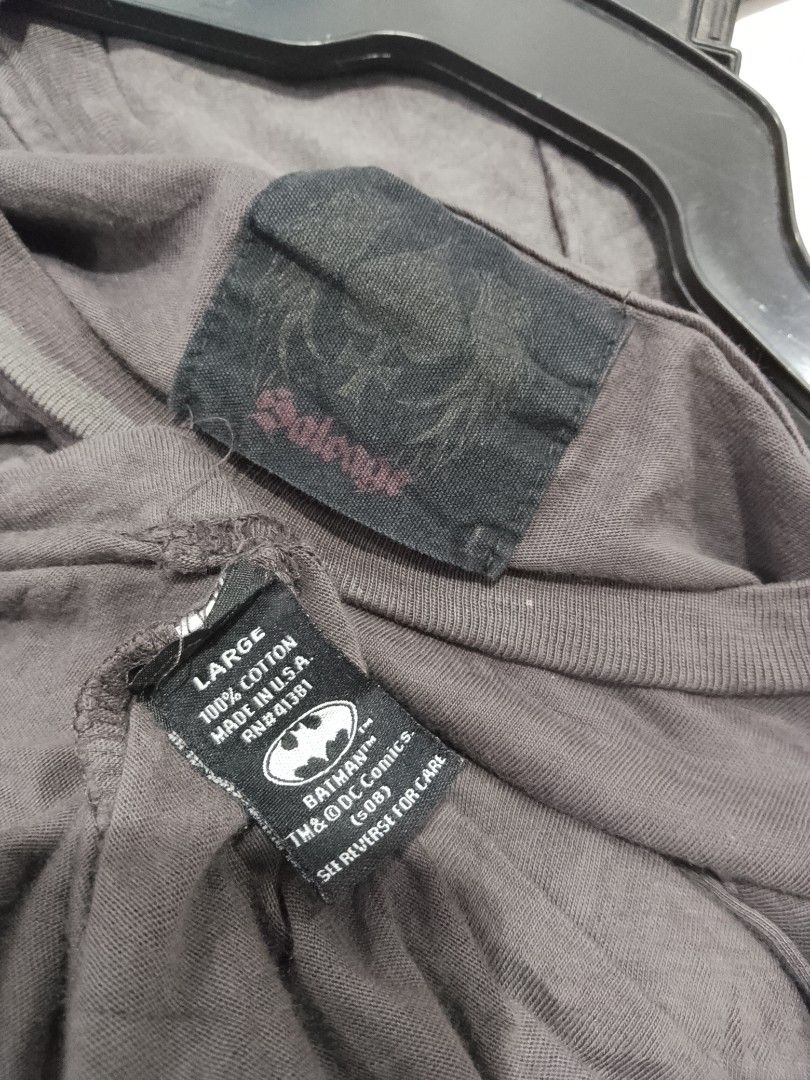Vintage Salvage X Batman (Category: Activewear) located in Antipolo. Submitted by arn_thrifts_collections (Listing ID 1462278553, Image 2). Description: VINTAGE SALVAGE X BATMAN 1K+SF DIMES 21X27 GOOD CONDITION.