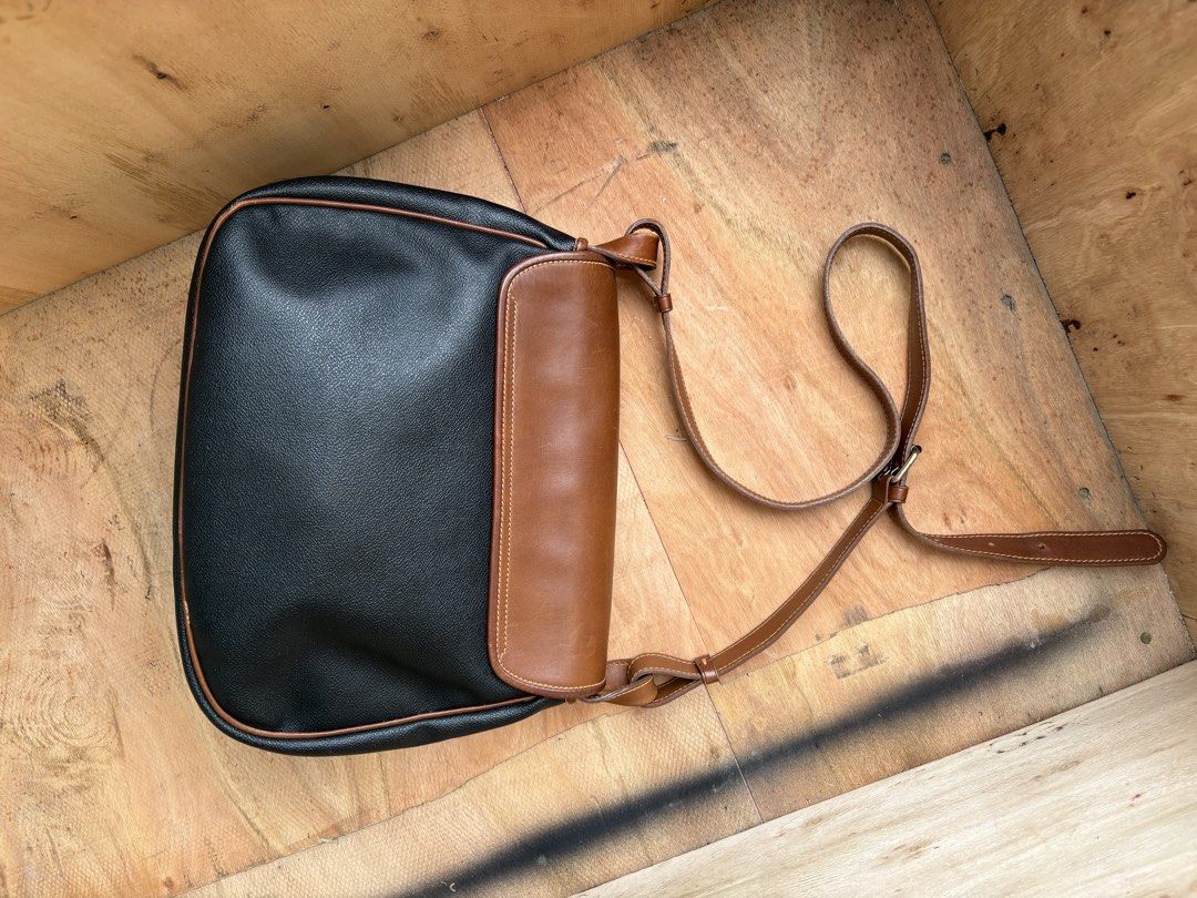 Vintage Trussardi (Category: Shoulder Bags) located in San Jose. Submitted by kaia_collection (Listing ID 1462274331, Image 3). Description: .