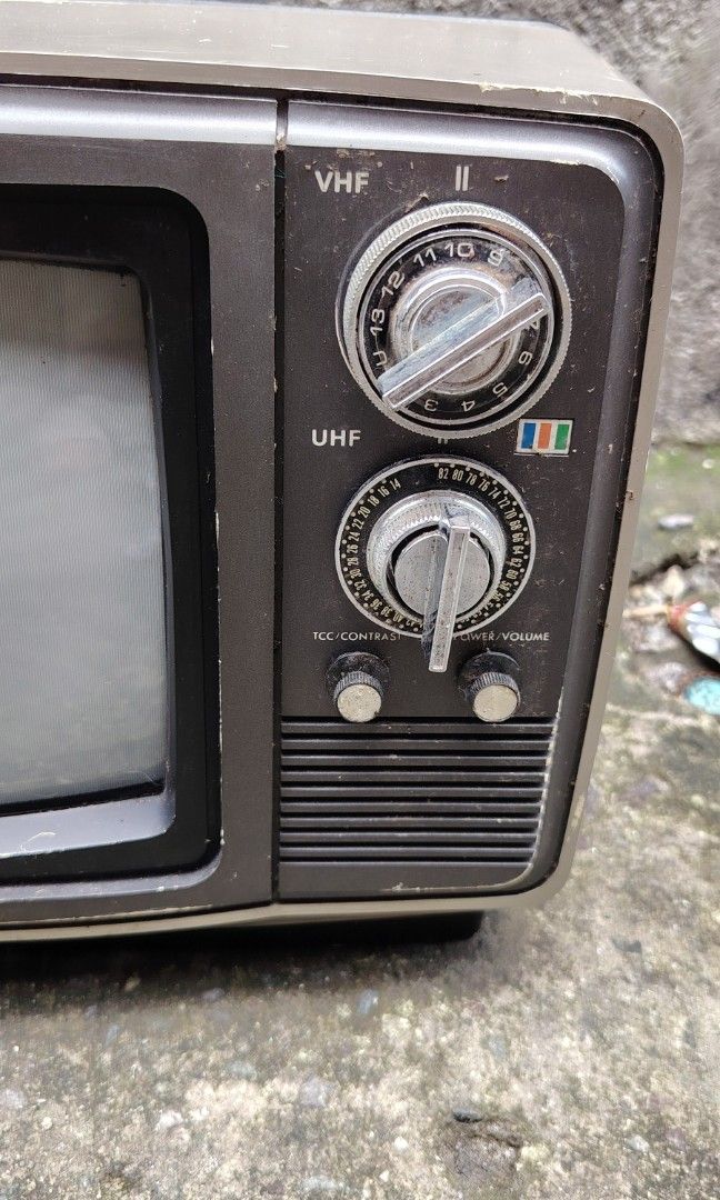 Vintage tv 1970s at 80s (Category: TV) located in Caloocan City. Submitted by zenmountain-d8b1c0 (Listing ID 1462298748, Image 3). Description: Cod good for collection and display.