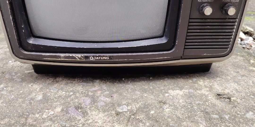 Vintage tv 1970s at 80s (Category: TV) located in Caloocan City. Submitted by zenmountain-d8b1c0 (Listing ID 1462298748, Image 2). Description: Cod good for collection and display.