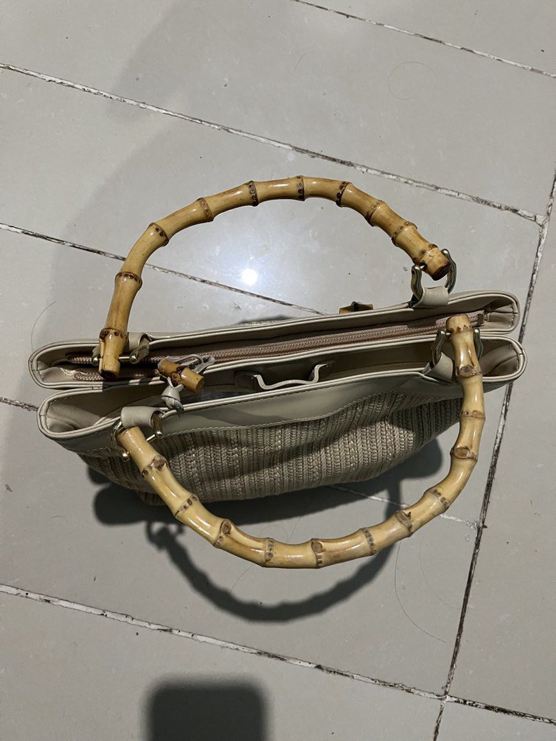 Vintage Woven Bamboo Handle Handbag (Category: Luxury Bags & Wallets) located in Valencia. Submitted by hunterxthrifter (Listing ID 1462422882, Image 3). Description: Cream / Beige color Bamboo handle Woven textured body Leather yung sa baba nyan .