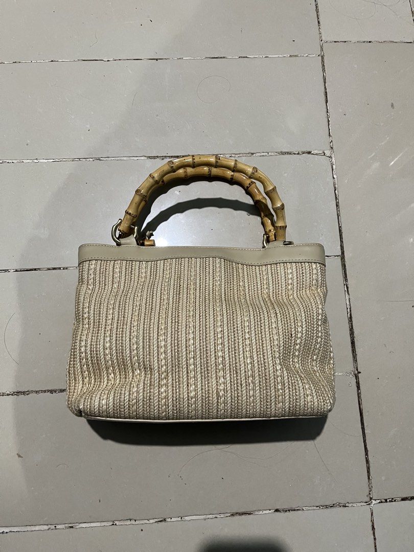 Vintage Woven Bamboo Handle Handbag (Category: Luxury Bags & Wallets) located in Valencia. Submitted by hunterxthrifter (Listing ID 1462422882, Image 2). Description: Cream / Beige color Bamboo handle Woven textured body Leather yung sa baba nyan .