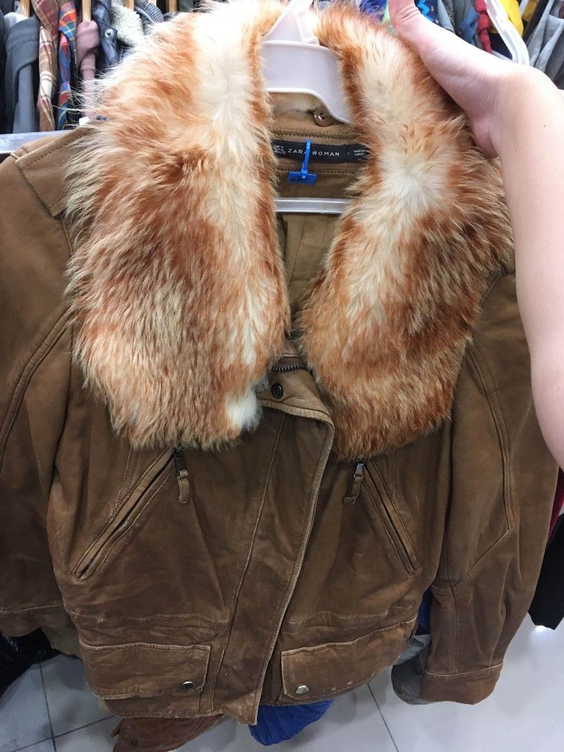 vintage zara jacket (Category: Coats, Jackets and Outerwear) located in Calapan. Submitted by whimminsnook (Listing ID 1462354450, Image 1). Description: .