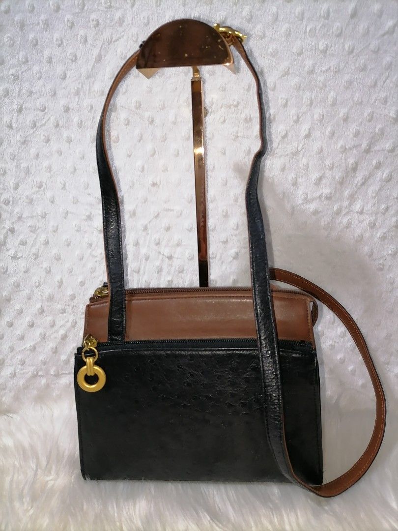 Vintgae Torrente Paris Sling Bag (Category: Cross-body Bags) located in Butuan. Submitted by az-branded.items (Listing ID 1462313515, Image 1). Description: Size: W 8.5" L 7" Real ostrich skin leather Super ganda in actual From Japan.