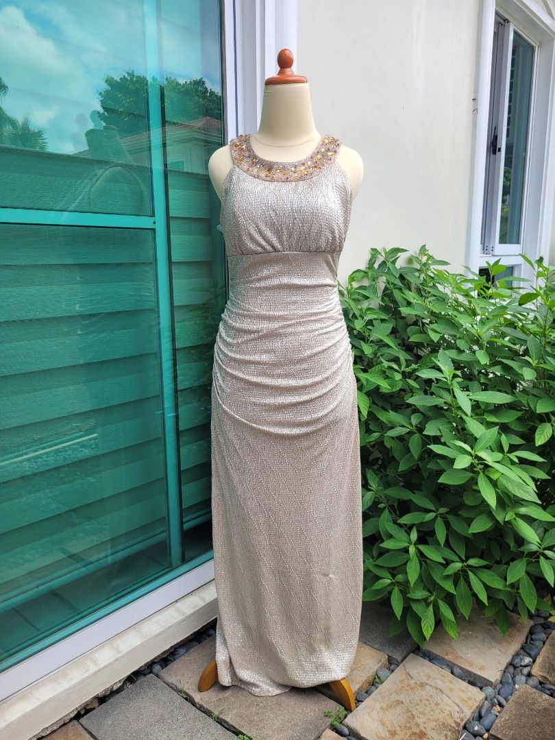 Viola Gold Bodycon Evening Gown Size 10 (Category: Evening dresses & gowns) located in Muntinlupa City. Submitted by havilahph (Listing ID 1462328209, Image 1). Description: Evening gown with jewel-adorned neckline from Viola, size 10. Fits around size L or so. Beautiful for nights out, weddings, and parties!.
