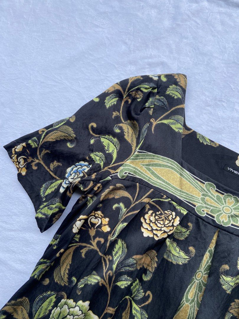 Vivienne Tam (Category: Luxury Apparel) located in General Santos City (Dadiangas). Submitted by kala_chuchi (Listing ID 1462370312, Image 3). Description: Size. 1 No flaws Excellent like new condition .
