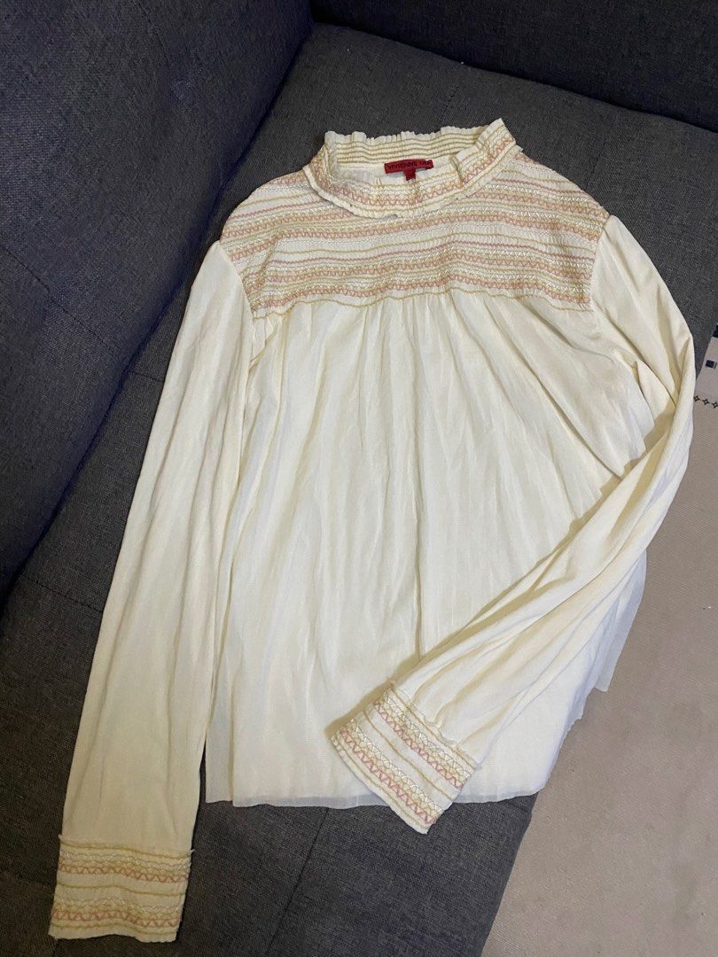 Vivienne tam longsleeve (Category: Activewear) located in Caloocan City. Submitted by luxurymurayta888 (Listing ID 1462423291, Image 1). Description: size Medium no issue.