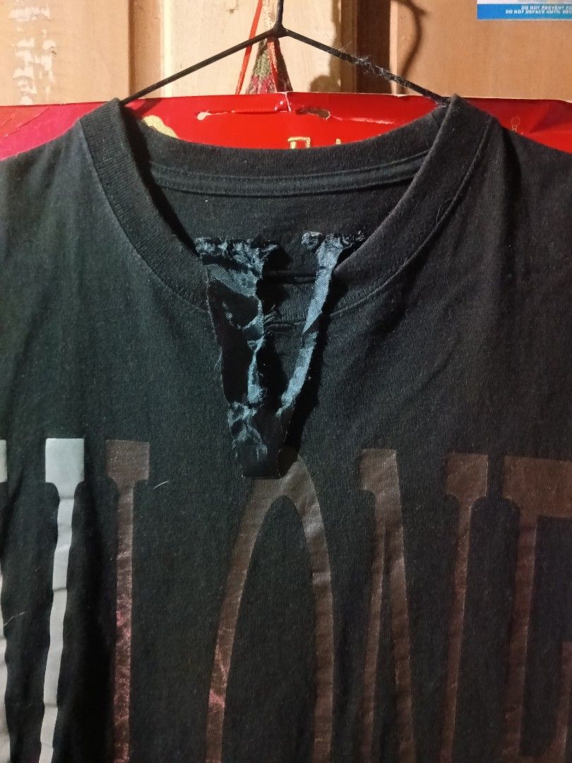 VLONE OFF (Category: Shirts) located in Tanauan. Submitted by tyrone4 (Listing ID 1462323752, Image 2). Description: OFF LEGIT Size 21*28.
