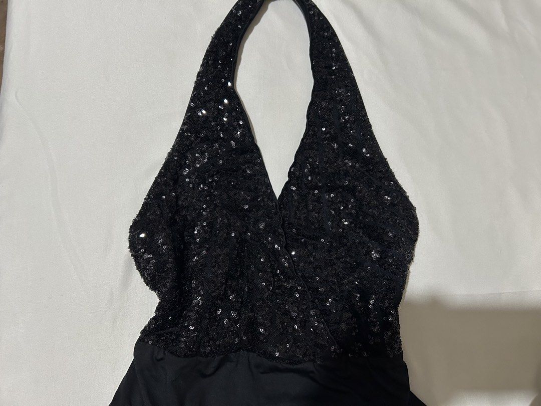 v-neck backless black bodysuit (Category: Others Tops) located in Pagadian. Submitted by yowna_declutters (Listing ID 1462408231, Image 2). Description: — loc: pagadian city payment first.