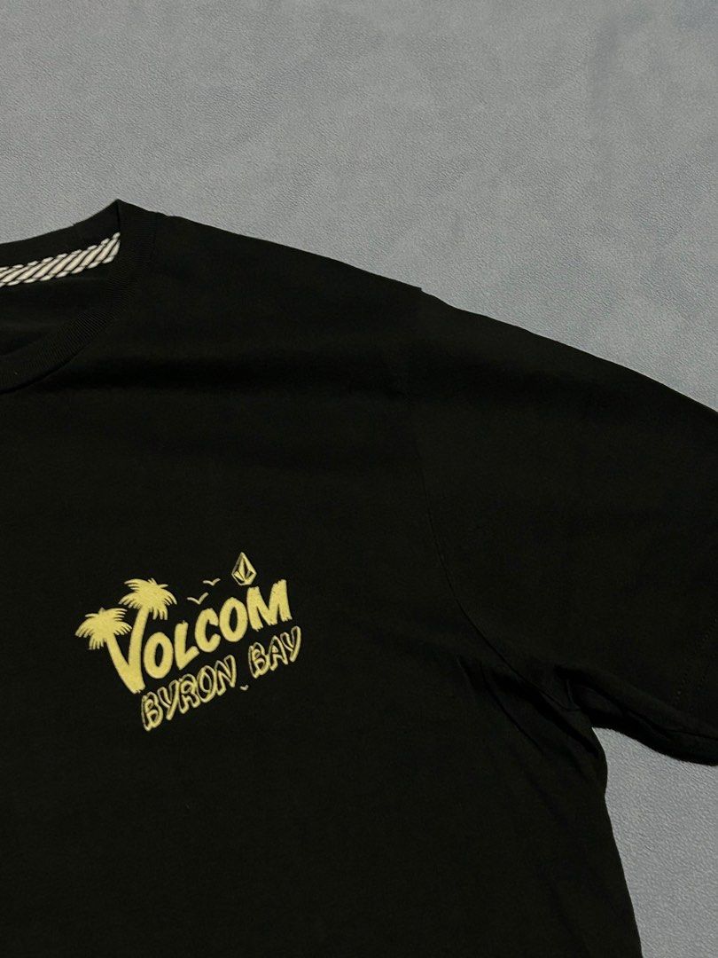 Volcom Byron Bay T-Shirt Black (Category: Tshirts & Polo Shirts ) located in Miagao. Submitted by mjhandpicked (Listing ID 1462365982, Image 2). Description: Volcom Byron Bay T-Shirt Color: Black Size: S on tag (can fit up to M) Condition+Color: 9.5/10 Please no rush shipping unless available😊 MOP: GCash MOD: J&T Express Location: Iloilo Province .