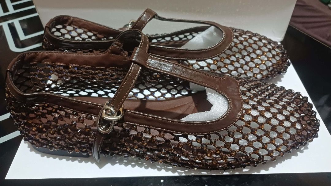 VSHOES MESH FLATS (Category: Flats & Sandals) located in Caloocan City. Submitted by betchas (Listing ID 1462416075, Image 2). Description: Made in Bangkok choco brown size 37 23.5 cm.