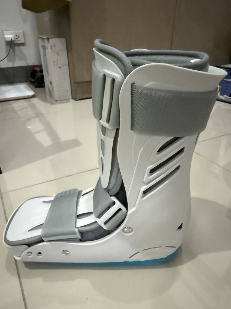 Walker CAM Boot Ankle Brace Support (Category: Braces, Support & Protection) located in Quezon City. Submitted by mister.mark (Listing ID 1462358130, Image 2). Description: ITEM: Walker CAM Boot Ankle Brace Support SIZE: Large (270-285mm) HEIGHT: Short (up to mid-calf) CONDITION: Almost new (only used for one day) REASON FOR SELLING: I only used this ONCE because my orthopedic doctor immediately put me in a post-op forefoot offloading shoe instea