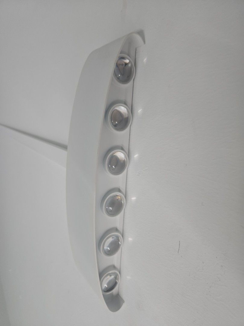 Wall light (Category: Lighting) located in Singapore. Submitted by aircon_electrical_cctv_it (Listing ID 1462292021, Image 1). Description: we buy 10 pc for a project and balance 3pc unused.