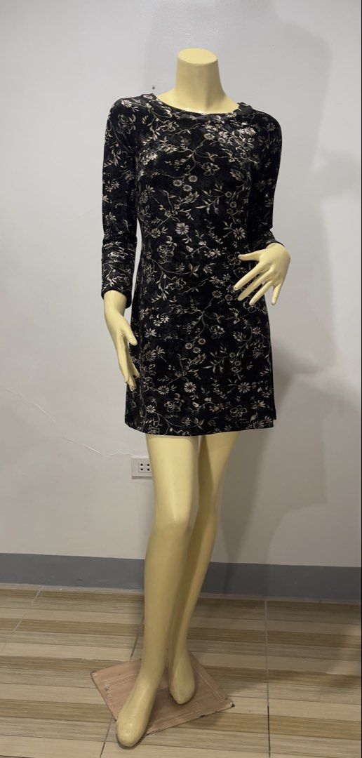 Wanko velvet dress (Category: Dresses) located in Antipolo. Submitted by sarisarionlinestore (Listing ID 1462285994, Image 1). Description: .