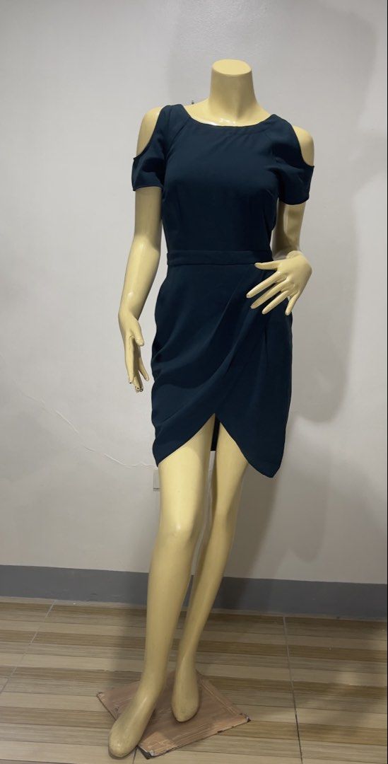 Warehouse backless dress (Category: Dresses) located in Antipolo. Submitted by sarisarionlinestore (Listing ID 1462285335, Image 1). Description: .