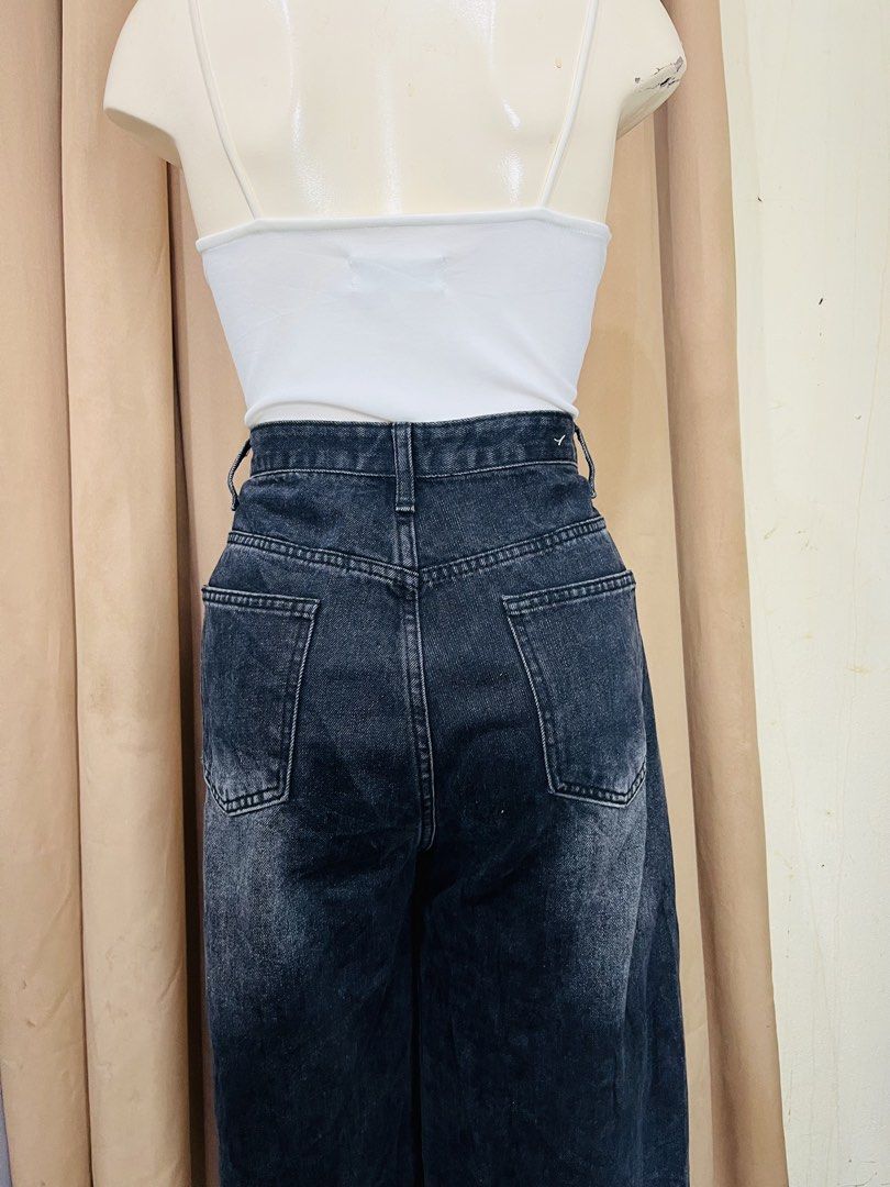 Washed Black Wide Leg Jeans (Category: Jeans) located in Manila. Submitted by bengirlclothing (Listing ID 1462433278, Image 2). Description: - Size: 29-30inches (tape measured base) -Length: 42 inches (tape measured base) -Ukay Source / Need wash -Bawal sa maarte - Washed black wide leg jeans - High waisted - Super comfy and stylish - Perfect for casual wear.