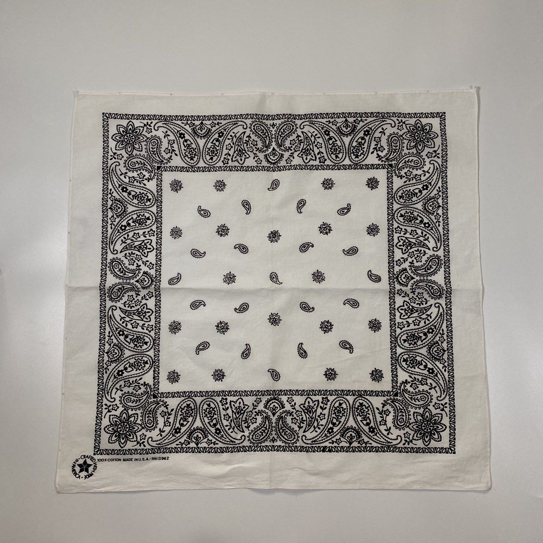 Western Bandana Handkerchief (Category: Handkerchief & Pocket Squares) located in Bago City. Submitted by johnpaul_gidlayan (Listing ID 1462326036, Image 2). Description: Western Bandana Made in Usa Item Details Lenght: 20.5 Width: 21.5 Condition: Excellent condition (needwash) Color Rate: 9.5/10 Flaws: None (Item color vary due to lighting) — Price: 550+sf.