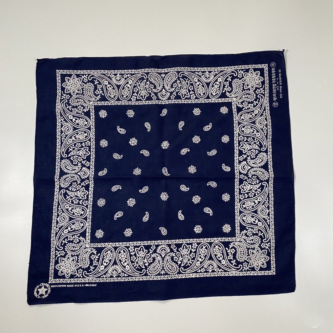 Western Bandana Handkerchief (Category: Handkerchief & Pocket Squares) located in Bago City. Submitted by johnpaul_gidlayan (Listing ID 1462327215, Image 3). Description: Western Bandana Made in Usa Item Details Lenght: 20.5 Width: 21.5 Condition: Excellent condition(needwash) Color Rate: 9.5/10 Flaws: with print check details (Item color vary due to lighting) — Price: 350+sf.