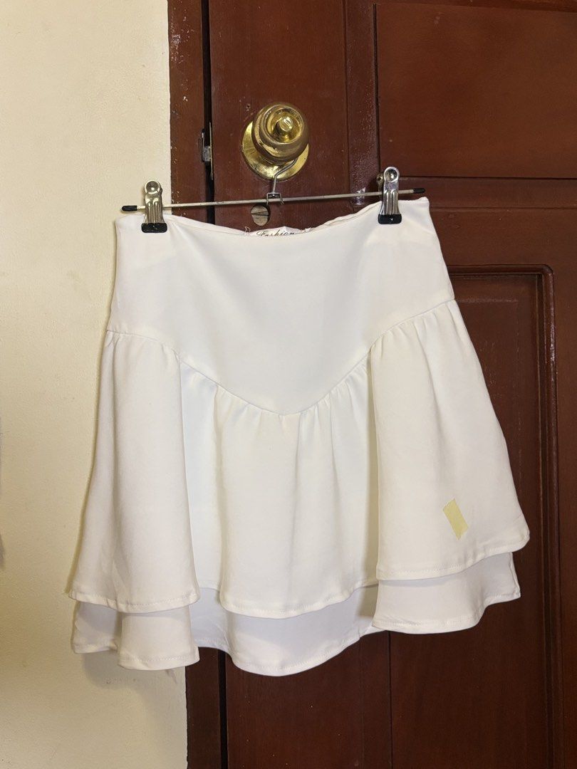 White layered skirt corset style (Category: Skirts) located in Laoag. Submitted by sushivara (Listing ID 1462420775, Image 1). Description: CORSET LAYERED SKIRTT!! W/inner short Size Rules: No joyjoy No cancellations (100 fee) 📍Laoag | Batac City Ilocos Norte.