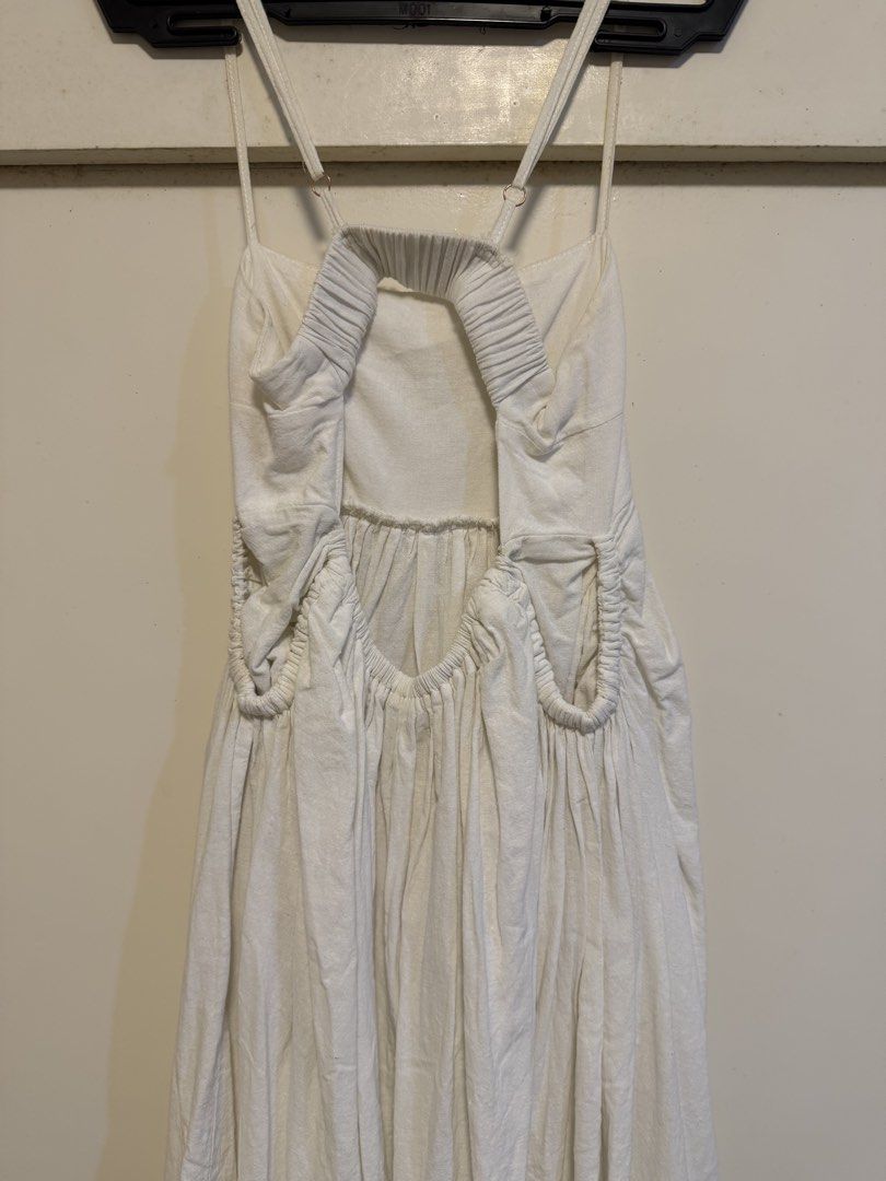 White Linen Blend Spaghetti Strap Midi Dress with Pockets (Category: Dresses) located in Antipolo. Submitted by elmclothing (Listing ID 1462398268, Image 3). Description: - White midi dress - Spaghetti straps with adjustable sliders - Gathered waistline with a flowy skirt - Convenient side pockets - Open back with elegant ruched detail - Lightweight fabric, ideal for hot weather - Versatile for casual or dressed-up occasions.