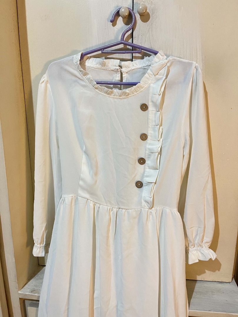 White Long Sleeve Dress (Category: Dresses) located in Quezon City. Submitted by bunniezen (Listing ID 1462357551, Image 2). Description: - Long sleeves with slight puff and elastic cuffs - Ruffled neckline - Flowy skirt - Versatile for casual or semi-formal occasions - Dress is super light and airy, so it's a bit see through, needs lining underneath .