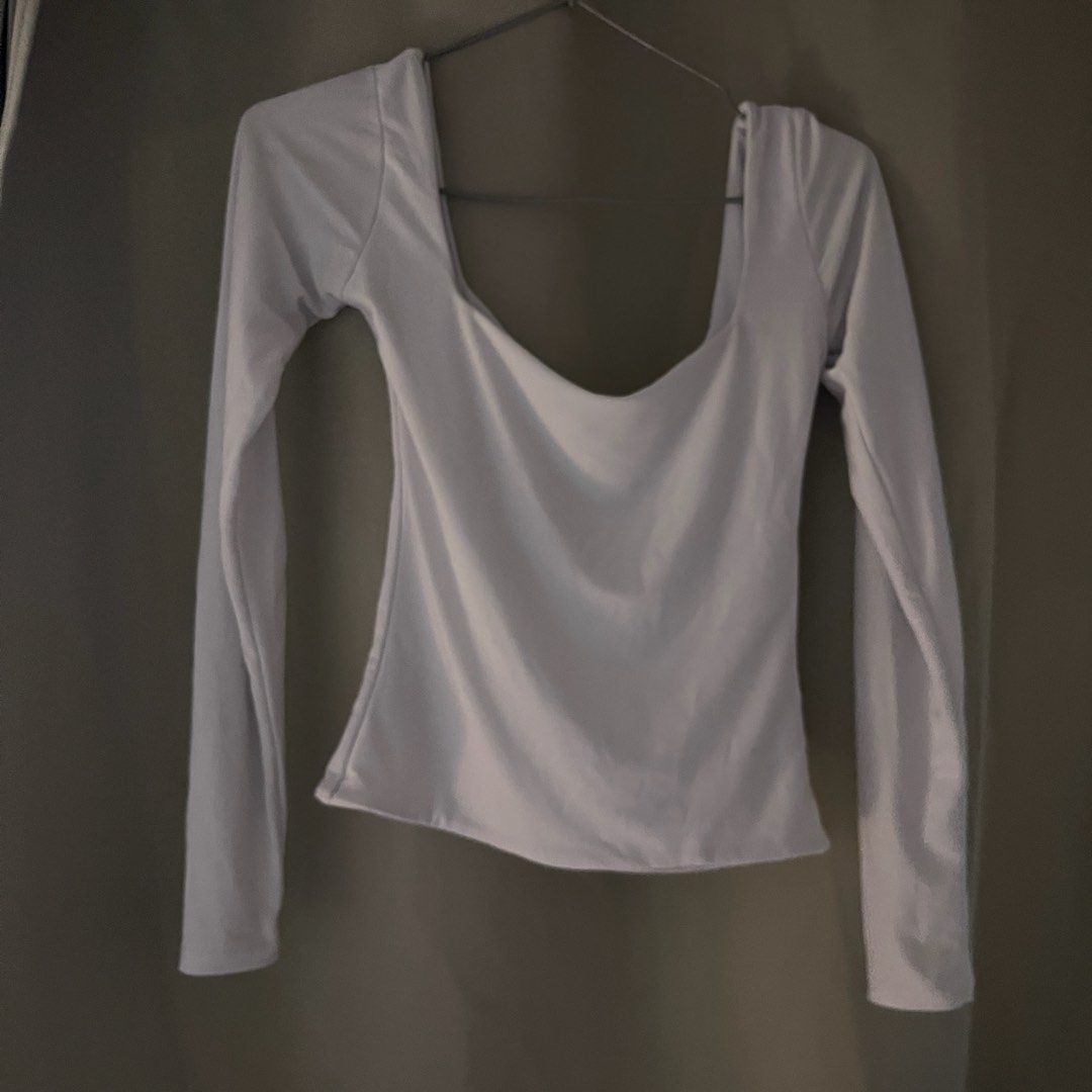 white longsleeves (Category: Longsleeves) located in Manila. Submitted by lovedbygela19 (Listing ID 1462264318, Image 1). Description: - fav lobgsleeves I've had since it doesn't turn yellowish - has dotted stain - bought this sa orange app - small .