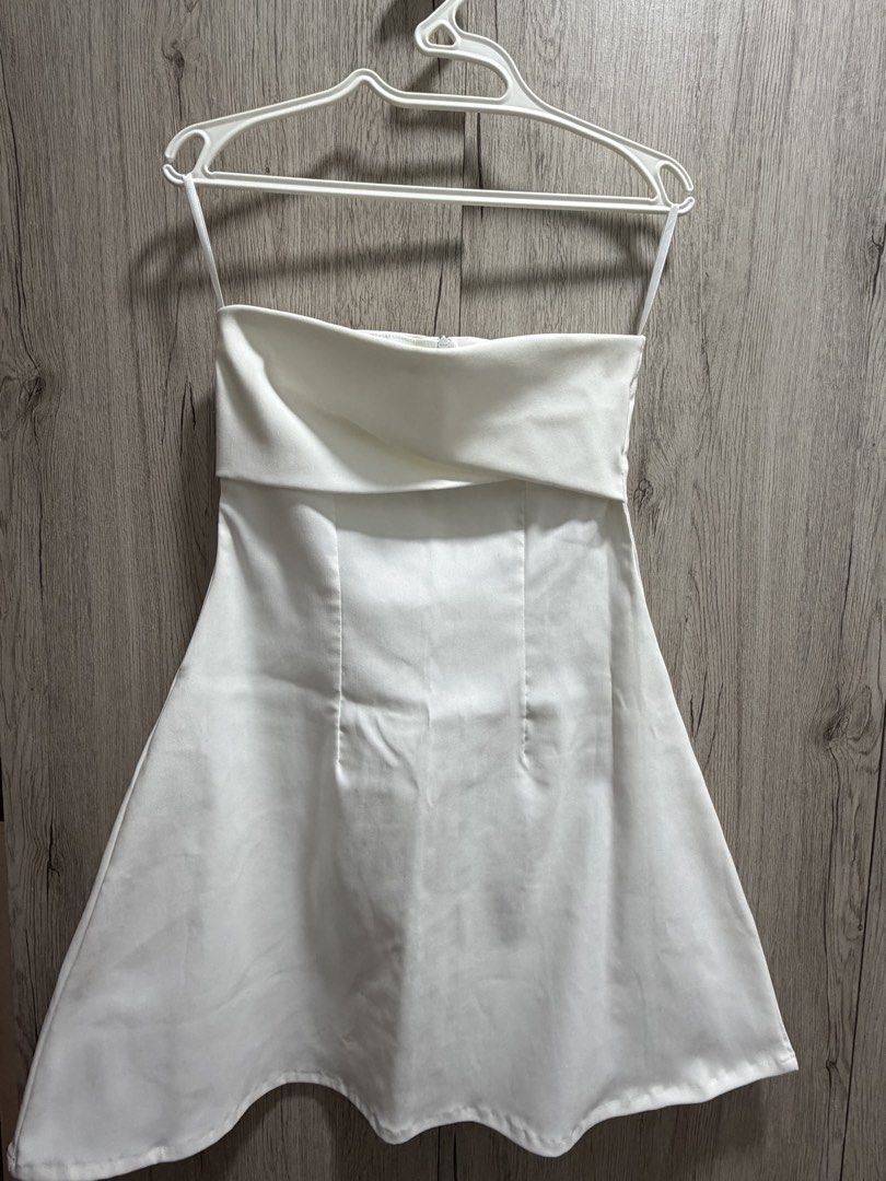 White Mini Dress (Category: Dresses) located in Manila. Submitted by raeth (Listing ID 1462305164, Image 1). Description: .