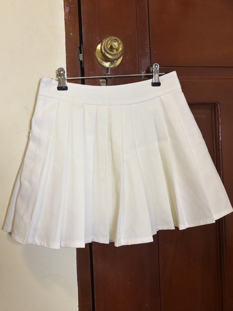 White Pleated Tennis Skirt (Category: Skirts) located in Laoag. Submitted by sushivara (Listing ID 1462421017, Image 1). Description: PLEATED SKIRTTT!! MINI DIN TOO & ANG KAPAL NETO!w/inner short Size 24-25 Rules: No joyjoy No cancellations (100 fee) 📍Laoag | Batac City Ilocos Norte .