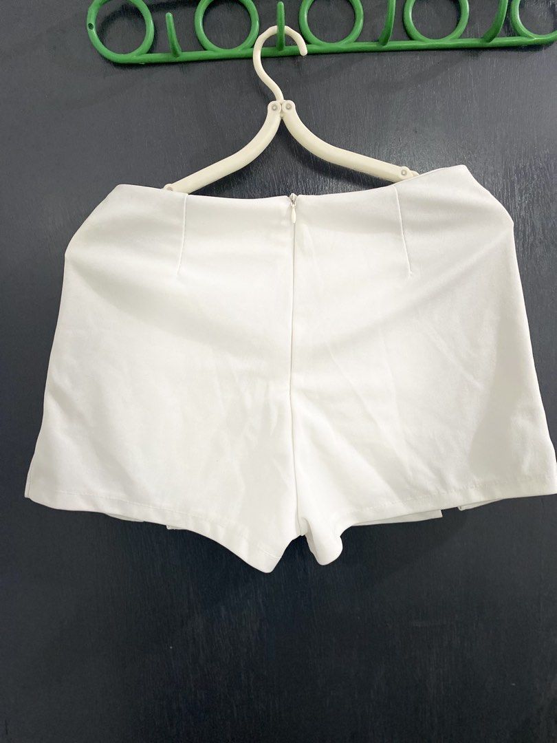 White Skort (Category: Skirts) located in Manila. Submitted by cieedeclutters (Listing ID 1462340242, Image 2). Description: Size 27-28 Used twice, like new.