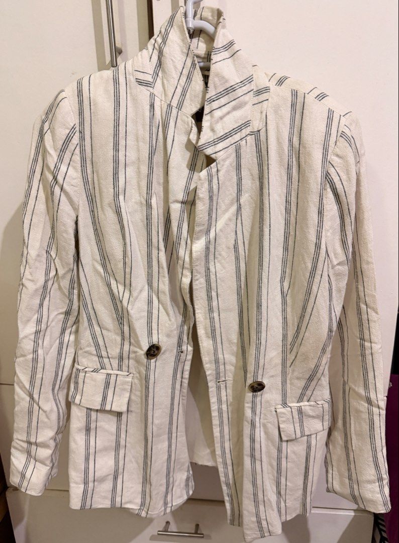 White Suit by Principles (Category: Sets or Coordinates) located in Mandaluyong City. Submitted by mawees_closet (Listing ID 1462324332, Image 2). Description: Slightly used black and white suit for ladies.