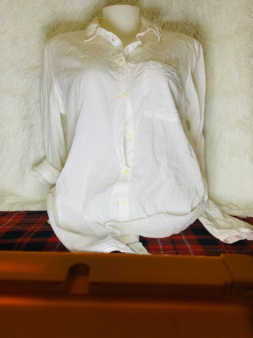 White Textured Long Sleeve Button Up Shirt (Category: Tshirts & Polo Shirts ) located in Tanjay. Submitted by madscart (Listing ID 1462399794, Image 1). Description: - Classic white button-up shirt - Textured fabric for a nice feel - Long sleeves (can be rolled up) - Features a chest pocket - Versatile for casual and smart casual looks - Pairs well with jeans or trousers.