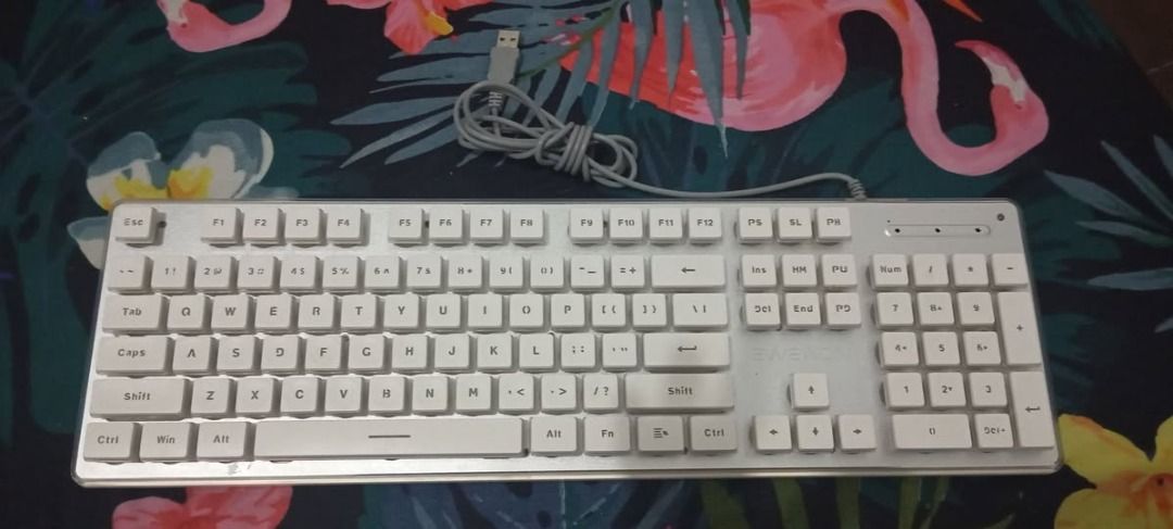 White Wired Mechanical Keyboard (Category: Computer Keyboard) located in Quezon City. Submitted by zildjian2571095 (Listing ID 1462378952, Image 1). Description: - White wired mechanical keyboard - Full-size layout with numeric keypad - USB connection - Excellent working condition - Perfect for a new desk setup.