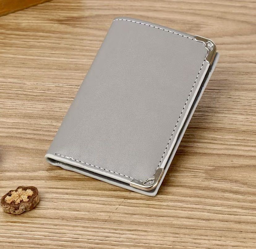 Will Davis Ultra Thin Leather Cardholder Wallet💳 (Category: Wallets & Card Holders) located in Cebu City. Submitted by luxurycollectionhouse (Listing ID 1462360662, Image 2). Description: Pre-Order Basis: We Will Craft The Cardholder Wallet From Scratch For You(7-10 Days)🪡🧵 INCLUSIONS: Ziplock Pouch. CONDITION: Brand-new. Color Options: ✔️Maroon .✔️Grey. ✔️Green. Size Choices: One Size(4.33”x3.14”x0.39”). Material: Leather With Silver Hardware
