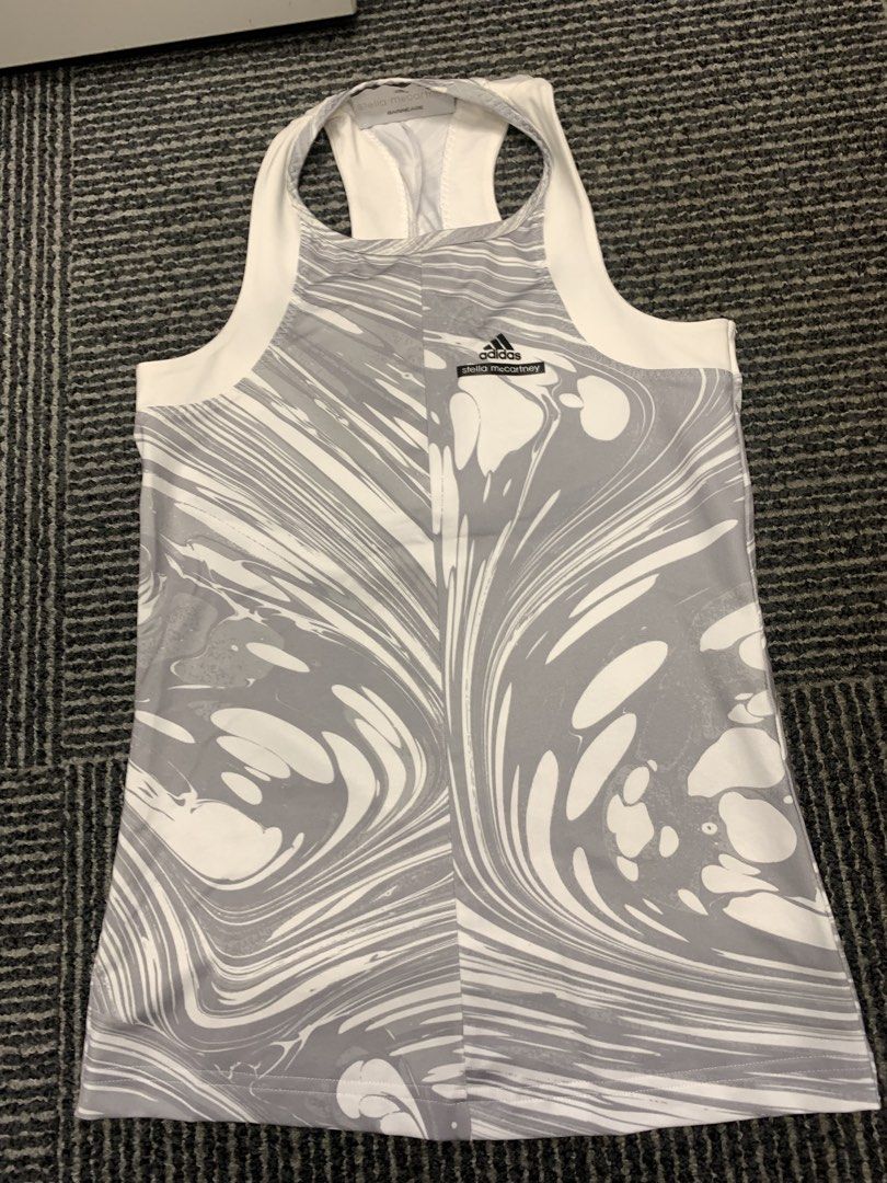 Women 女士女仔 Adidas stella McCartney size XS hyrox 跑步上衣 yoga 瑜伽 行山風褸，跑步風褸運動風褸行街風褸，露營外套，行山外套，跑步外套，運動外套 年滑雪 露營遠足行山跑山，登山毅行者越野跑跑步 馬拉松跑步訓練 單車 cycling camping hiking trail trekking running marathon 跑步訓練 ultralight Good condition. Size XS （分類：運動服裝）位於 Hong Kong。 由 staytunetune 提交（商品編號 1462360093，圖片 1）。簡介： Women 女士女仔 Adidas stella McCartney size XS hyrox 跑步上衣 yoga 瑜伽 行山風褸，跑步風褸運動風褸行街風褸，露營外套，行山外套，跑步外套，運動外套 年滑雪 露營遠足行山跑山，登山毅行者越野跑跑步 馬拉松跑步訓練 單車 cycling camping hi
