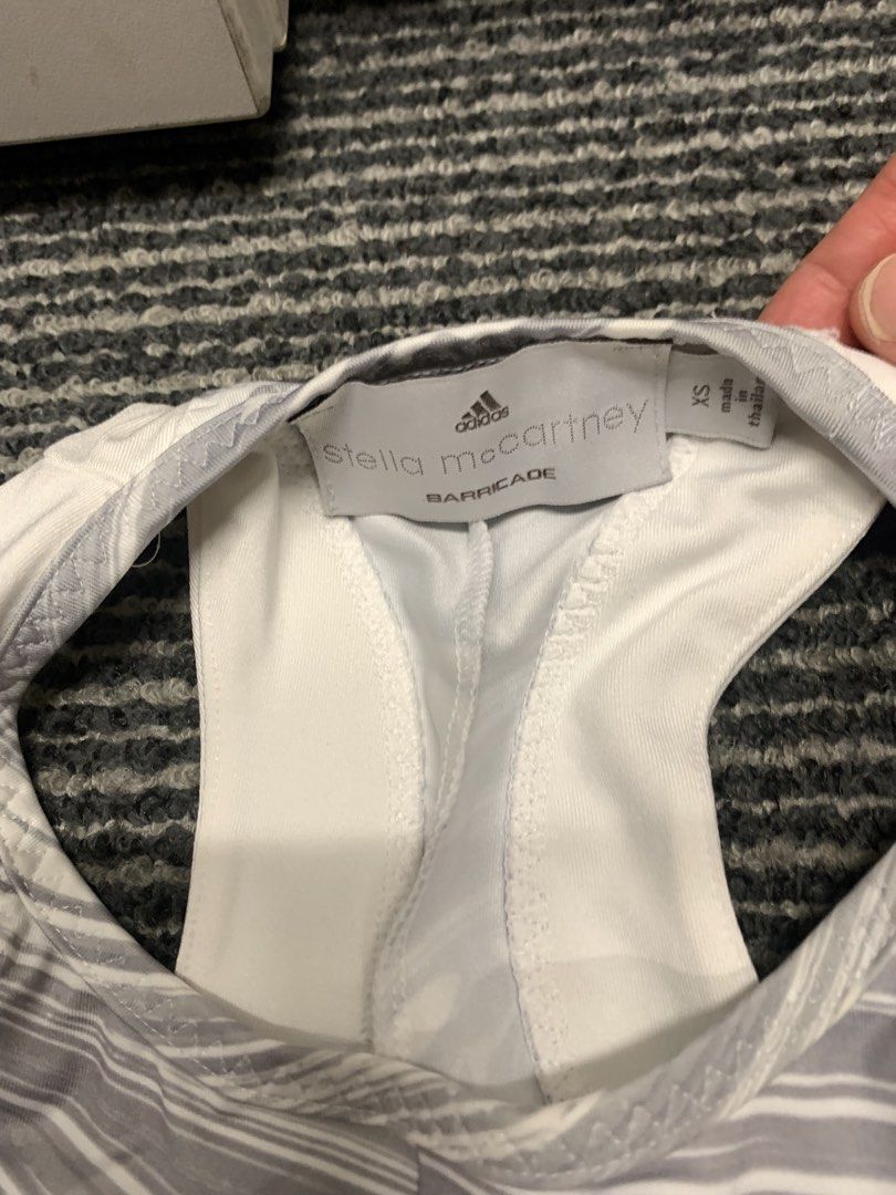 Women 女士女仔 Adidas stella McCartney size XS hyrox 跑步上衣 yoga 瑜伽 行山風褸，跑步風褸運動風褸行街風褸，露營外套，行山外套，跑步外套，運動外套 年滑雪 露營遠足行山跑山，登山毅行者越野跑跑步 馬拉松跑步訓練 單車 cycling camping hiking trail trekking running marathon 跑步訓練 ultralight Good condition. Size XS （分類：運動服裝）位於 Hong Kong。 由 staytunetune 提交（商品編號 1462360093，圖片 3）。簡介： Women 女士女仔 Adidas stella McCartney size XS hyrox 跑步上衣 yoga 瑜伽 行山風褸，跑步風褸運動風褸行街風褸，露營外套，行山外套，跑步外套，運動外套 年滑雪 露營遠足行山跑山，登山毅行者越野跑跑步 馬拉松跑步訓練 單車 cycling camping hi