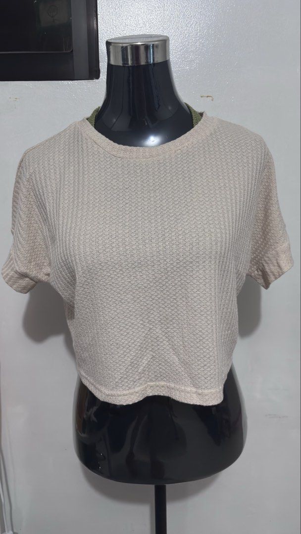 WOMEN BRA SET (Category: Others Tops) located in Pasig City. Submitted by Atv26 (Listing ID 1462361190, Image 3). Description: GREEN BRA SIZE MEDIUM FIT UP TO LARGE COVER BLOUSE; LARGE BUST WIDTH 21 INCHES LENGTH 16 INCHES.