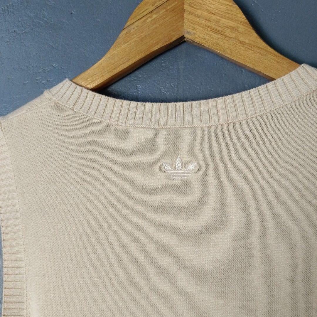 Women's - Adidas (Category: Sleeveless) located in Bacolod City. Submitted by drop.ph (Listing ID 1462365786, Image 3). Description: Adidas - Knitted Top Authentic *Size L fits XL - 22x27 *Excellent *Minor dirt *Price: 880php *Add SF if outside Bacolod City .