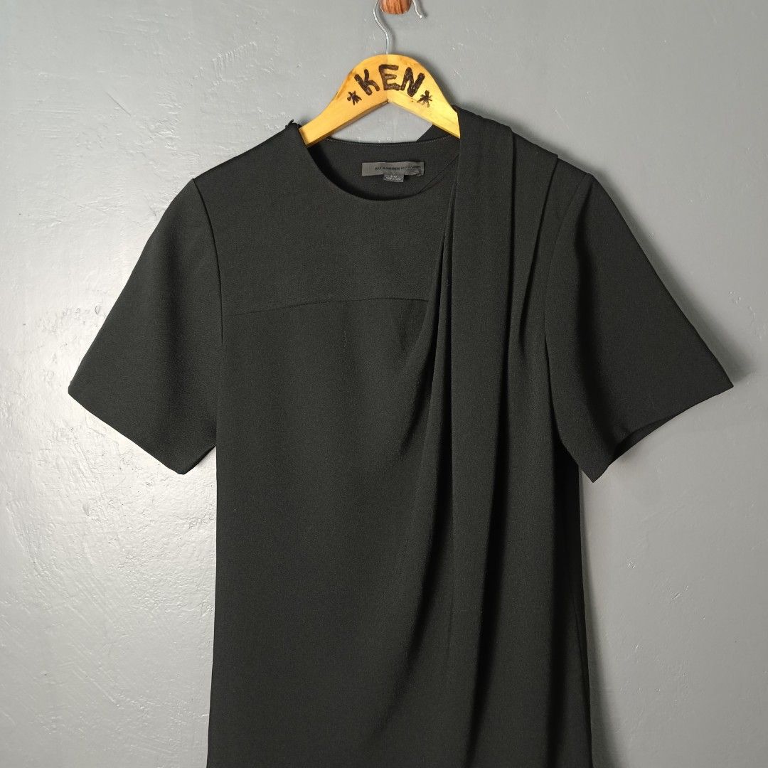 Women's - Alexander Wang (Category: Blouses) located in Bacolod City. Submitted by drop.ph (Listing ID 1462368270, Image 1). Description: Alexander Wang - Pleated Drape Top *Size M - 17x27.5 *Excellent *No Flaws *Price: 1,400php *Add SF if outside Bacolod City .