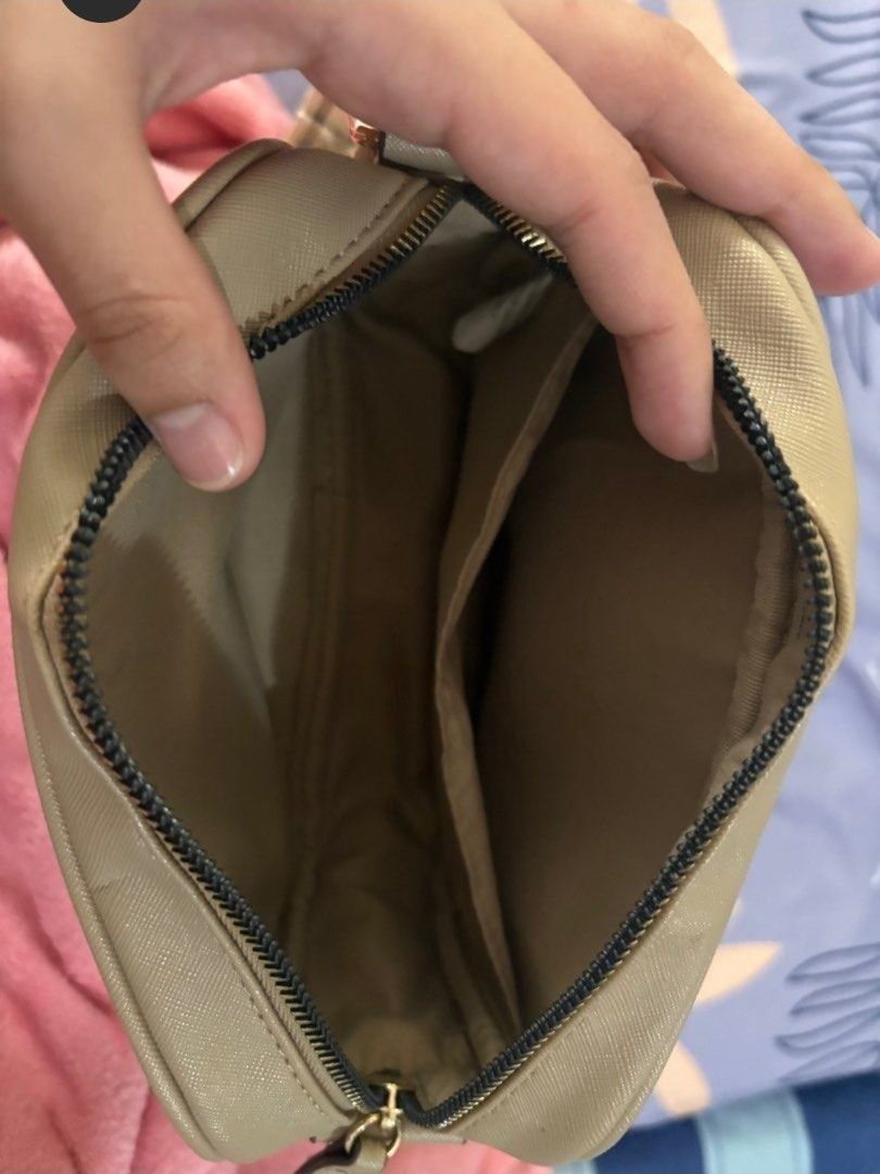 Womens Bag (Category: Cross-body Bags) located in Manila. Submitted by tokyo_thv (Listing ID 1462282921, Image 2). Description: ORIGINAL POLO ASSASIN SLING BAG ORIGINAL FIXED PRICE.