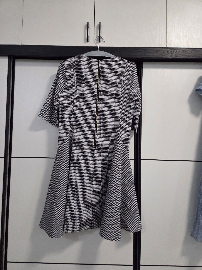 Womens Black & White Flowy Patterned Dress with Pockets (Category: Dresses) located in Cavite. Submitted by its_soo_k (Listing ID 1462372702, Image 2). Description: - onhand & ready to ship - price negotiable if buying more than 1 - rfs: no longer need dresses about the dress - color: black and white patterned - size: XL - WITH pockets Notes: - ships from Cavite - mop: gcash - mod: jnt, flash express - shipping fee should be shouldered by the buy