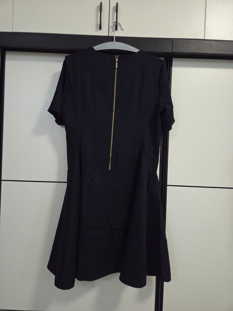Womens Dark Blue Flowy Dress with Pockets (Category: Dresses) located in Cavite. Submitted by its_soo_k (Listing ID 1462372233, Image 2). Description: - onhand & ready to ship - price negotiable if buying more than 1 - rfs: no longer need dresses about the dress - color: dark blue - size: XL - WITH pockets Notes: - ships from Cavite - mop: gcash / maribank - mod: jnt - shipping fee should be shouldered by the buyer! - ships out immediately or the