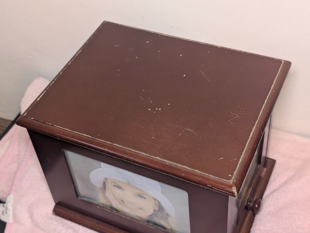 Wooden Storage Box with 3 Picture Frames (Category: Storage Boxes & Baskets) located in Marikina City. Submitted by mrtncdrc (Listing ID 1462308387, Image 2). Description: Size: 9 x 7 x 6.5 inches.