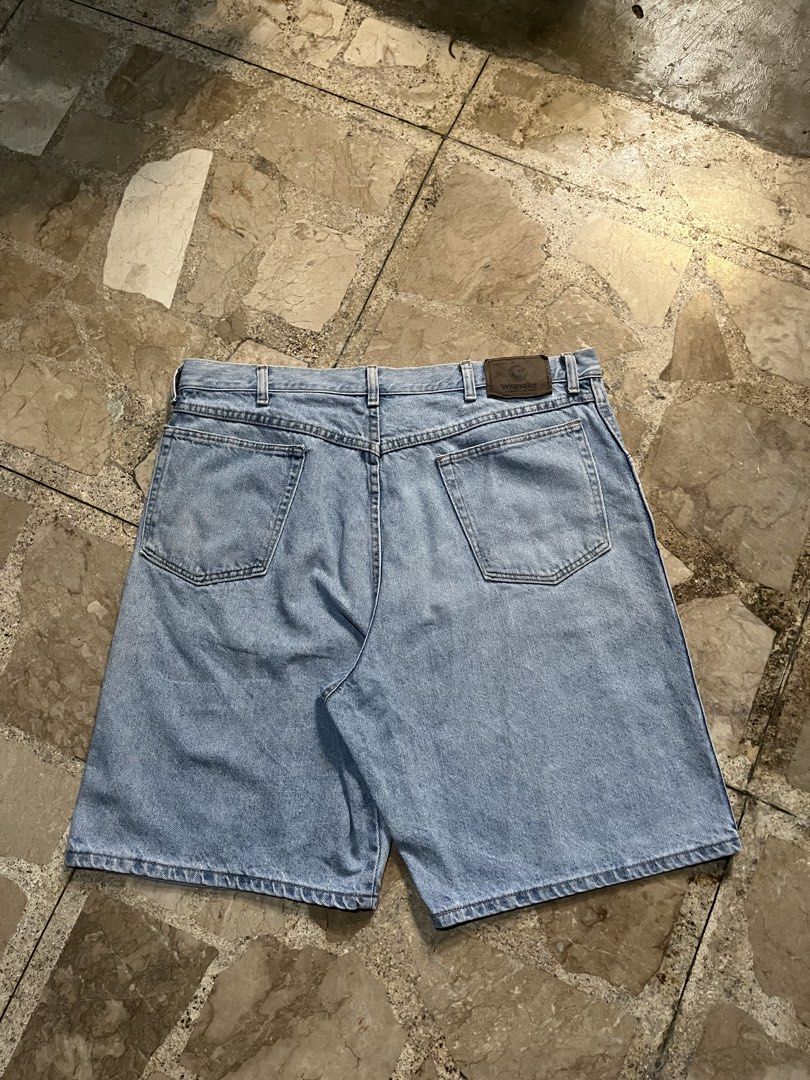 wrangler jorts (Category: Shorts) located in Manila. Submitted by thriftnirogus (Listing ID 1462370169, Image 2). Description: wrangler denim shorts waistline: 38 length: 23 leg opening: 12.5 honest issue: stain on left part .